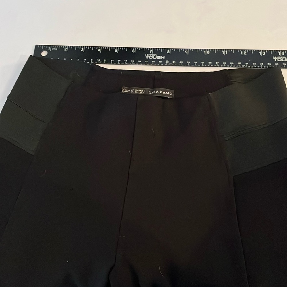 Zara size XL black cropped legging ,elastic insert on sides like new